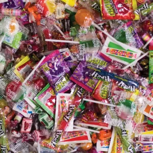 Bulk 5,600-piece candy crane mix with assorted sweets including lollipops, taffy, jawbreakers, popping candy, and chews for vending machines and arcade prize cranes